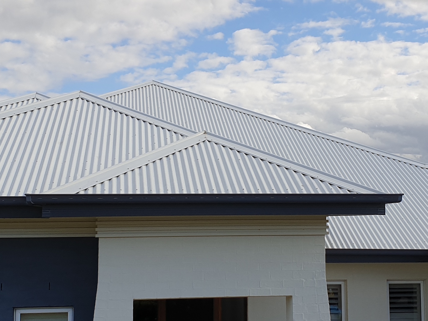 a cleaned colorbond roof in the hunter valley