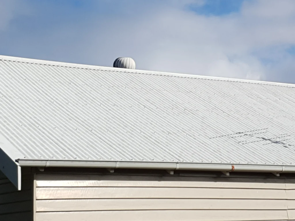 Zincalume roof cleaning in Wallsend, Newcastle by Hunter Pressure Cleaning